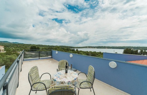 Verunic Apartment | Nice apartment in Veli Rat with house sea view