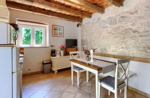 Kastelir House | Nice apartment in villa for 3 guests with WIFI, pool, A/C, TV, terrace and pets allowed