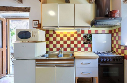 Kastelir House | Nice apartment in villa for 3 guests with WIFI, pool, A/C, TV, terrace and pets allowed