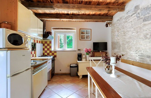 Kastelir House | Nice apartment in villa for 3 guests with WIFI, pool, A/C, TV, terrace and pets allowed