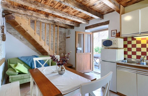 Kastelir House | Nice apartment in villa for 3 guests with WIFI, pool, A/C, TV, terrace and pets allowed