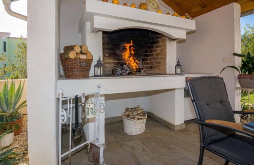 Vrsi Apartment | Nice apartment in Vrsi-Mulo with WiFi