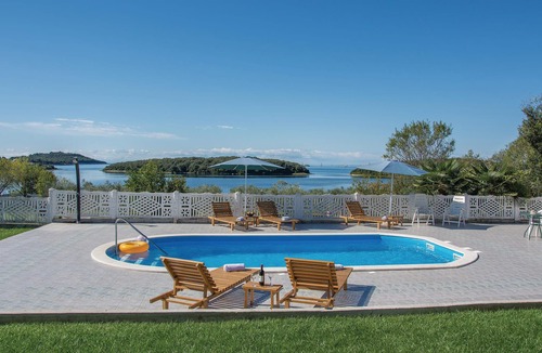 Vrsar Apartment | Nice apartment in Vrsar with swimming pool