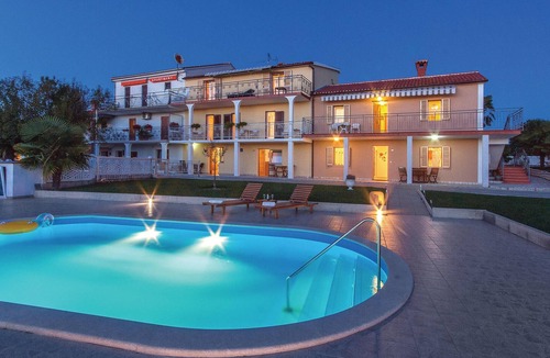 Vrsar Apartment | Nice apartment in Vrsar with swimming pool