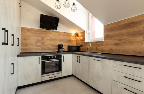 Vrsi Apartment | Nice apartment in Vrsi with swimming pool