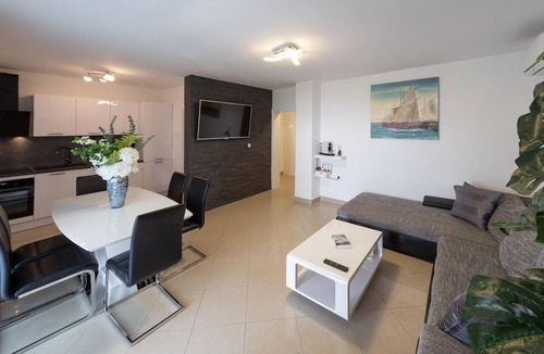 Ribarica House | Nice home in Cesarica