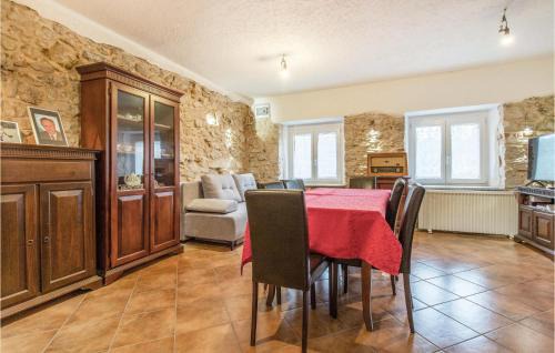 Ajdovscina House | Nice Home In Col With House A Panoramic View