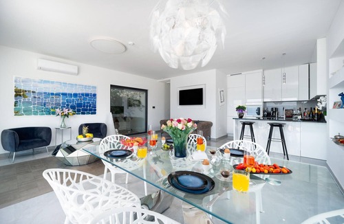 Dugi Rat House | Nice home in Dugi rat