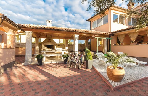 Galizana House | Nice home in Galizana with WiFi