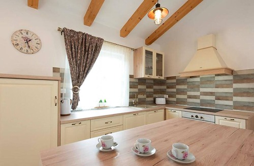 Mucici House | Nice home in Jurdani with private swimming pool, can be inside or outside