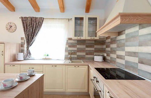 Mucici House | Nice home in Jurdani with private swimming pool, can be inside or outside
