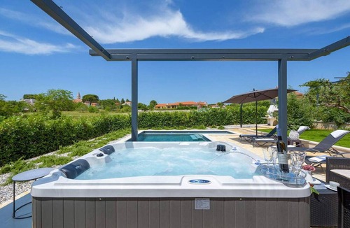 Kastelir House | Nice home in Kastelir-Labinci