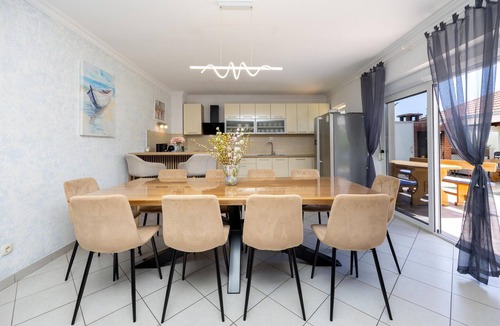 Kastel Luksic House | Nice home in Kastel Luksic with sauna