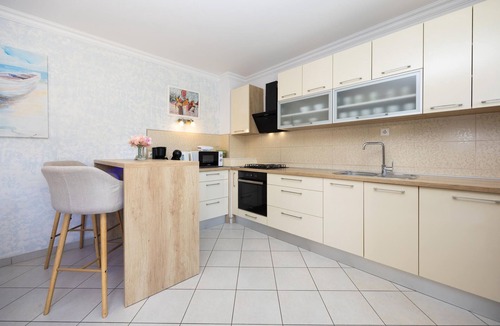 Kastel Luksic House | Nice home in Kastel Luksic with sauna