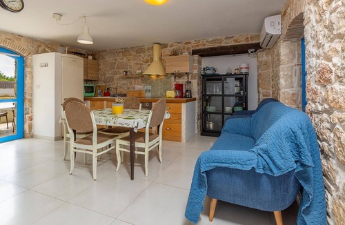 Filipini House | Nice home in Mihelici