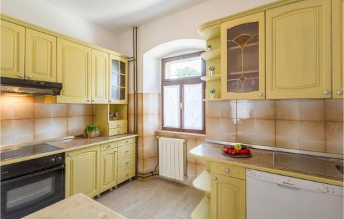 Skropeti House | Nice Home In Motovun With Sauna