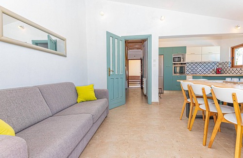 Sibenik House | Nice home in Mravnica