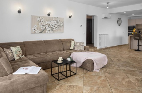 Nova Vas House | Nice home in Nova Vas