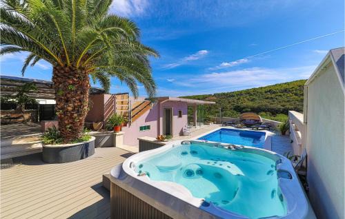 Okrug Donji House | Nice Home In Okrug Donji