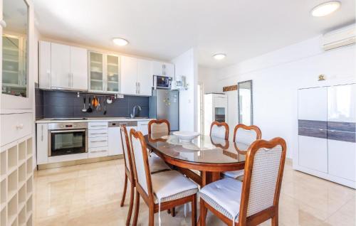 Pisak House | Nice Home In Pisak With Outdoor Swimming Pool