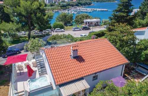 Pjescana Uvala House | Nice home in Pjescana Uvala with WiFi