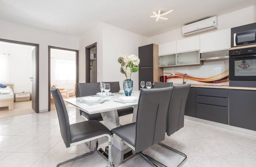Rukavac House | Nice home in Rukavac with sauna