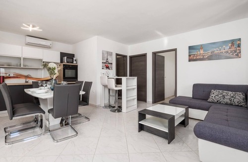 Rukavac House | Nice home in Rukavac with sauna