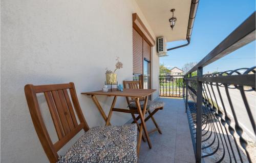 Runovici House | Nice Home In Runovici