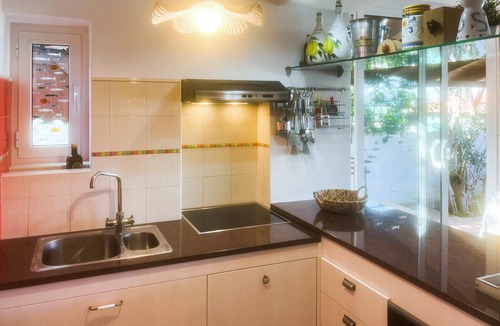Slatine House | Nice home in Slatine with sauna