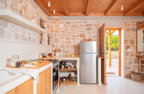 Dol House | Nice home in Stari Grad with WiFi