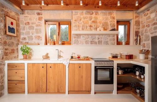 Dol House | Nice home in Stari Grad with WiFi