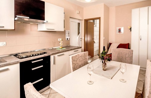 Ravni Apartment | Niki mit Meerblick by Interhome