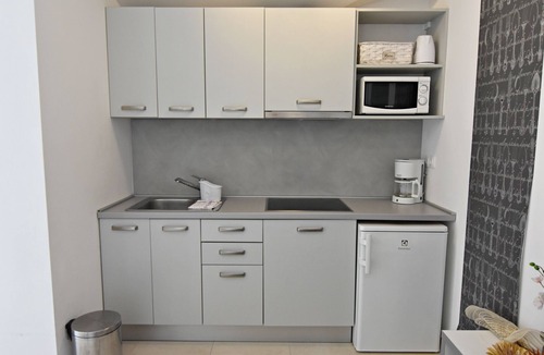 Tar Apartment | NOA2 Apartment in Poreč-Tar with a pool, balcony, game room, Wi-Fi, and barbecue