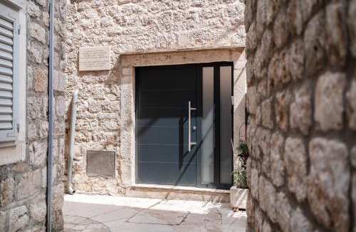Stari Grad Apartment | Nono