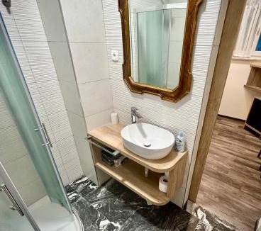 Siska District House | OH Apartments & Rooms