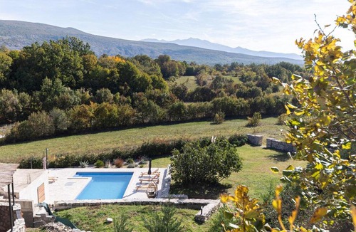 Hrvace House | Old Oak Villa-house with Private Pool, Authentic Tavern & BBQ