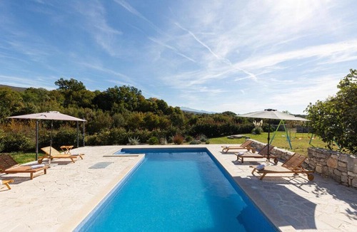 Hrvace House | Old Oak Villa-house with Private Pool, Authentic Tavern & BBQ