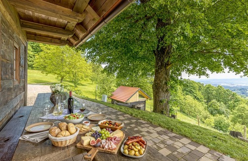 Brezice Ski Chalet | Oldhouse Knezovo with Private Garden, Sromlje, Slovenia