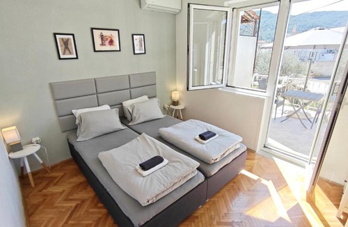 Stari Grad House | Oleas Stari Grad Hvar - Holiday House with garden and terrace - 2 Min to Sea