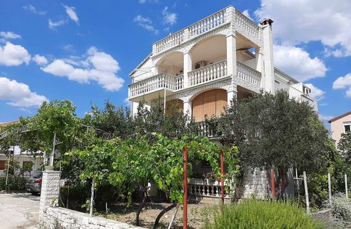 Kastel Stafilic Apartment | One bedroom apartment with terrace and sea view Kaštel Štafilić, Kaštela (A-18673-b)