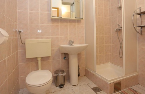 Lokva Rogoznica Apartment | One bedroom apartment with balcony and sea view Lokva Rogoznica, Omiš (A-18211-c)