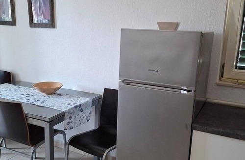 Ruskamen Apartment | One bedroom apartment with balcony and sea view Lokva Rogoznica, Omiš (A-25499-b)