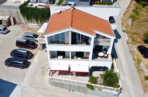 Ruskamen Apartment | One bedroom apartment with balcony and sea view Lokva Rogoznica, Omiš (A-25499-d)