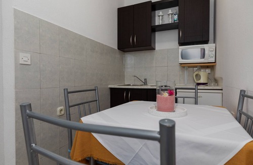 Lokva Rogoznica Apartment | One bedroom apartment with balcony and sea view Lokva Rogoznica, Omiš (A-2973-e)