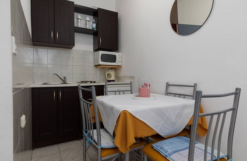 Lokva Rogoznica Apartment | One bedroom apartment with balcony and sea view Lokva Rogoznica, Omiš (A-2973-e)