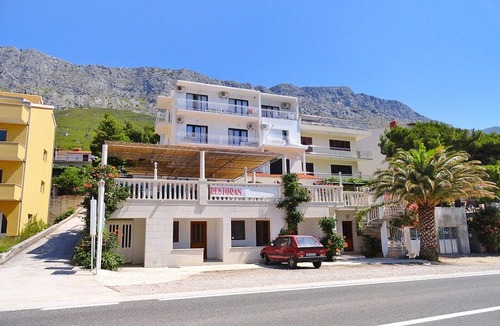 Lokva Rogoznica Apartment | One bedroom apartment with balcony and sea view Lokva Rogoznica, Omiš (A-2973-b)