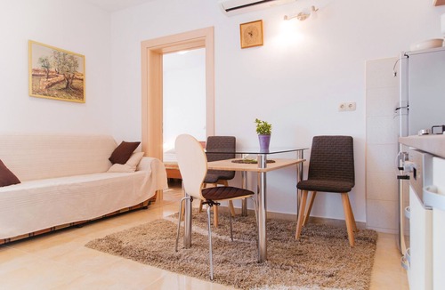 Seget Vranjica Apartment | One bedroom apartment with balcony and sea view Seget Vranjica, Trogir (A-23461-a)