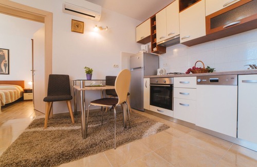 Seget Vranjica Apartment | One bedroom apartment with balcony and sea view Seget Vranjica, Trogir (A-23461-a)