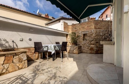 Veli Losinj Apartment | One bedroom apartment with terrace Veli Lošinj, Lošinj (A-24542-a)