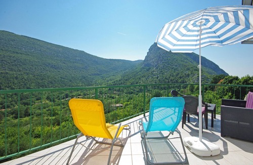 Omis Apartment | One bedroom apartment with terrace Podašpilje, Omiš (A-11708-a)